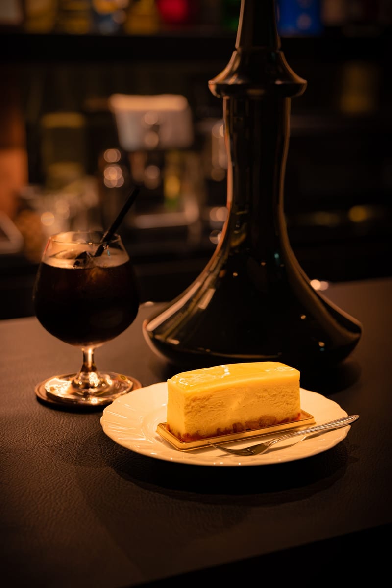 シーシャとアイスドリンク、チーズケーキ